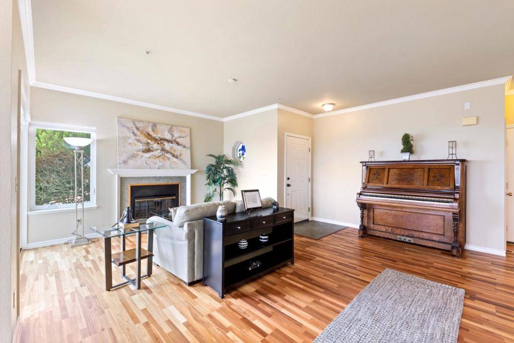 Daly City, CA 94014,323 Green Ridge DR #3