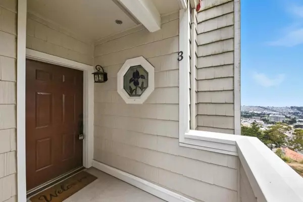 Daly City, CA 94014,323 Green Ridge DR #3