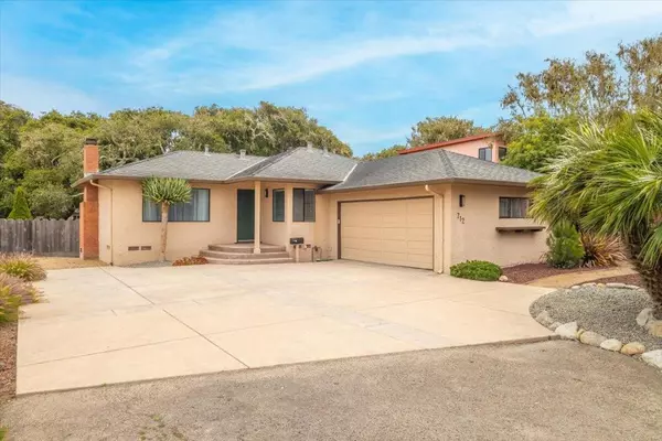 712 Sunset DR, Pacific Grove, CA 93950