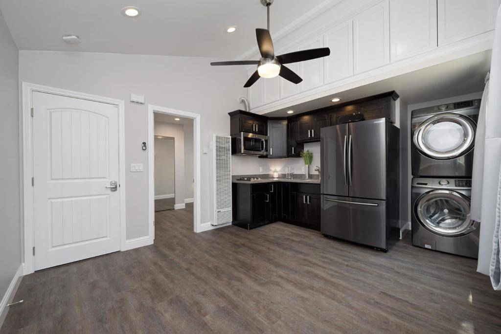 Los Altos Hills, CA 94022,Address not disclosed