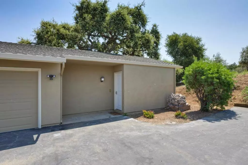 Los Altos Hills, CA 94022,Address not disclosed