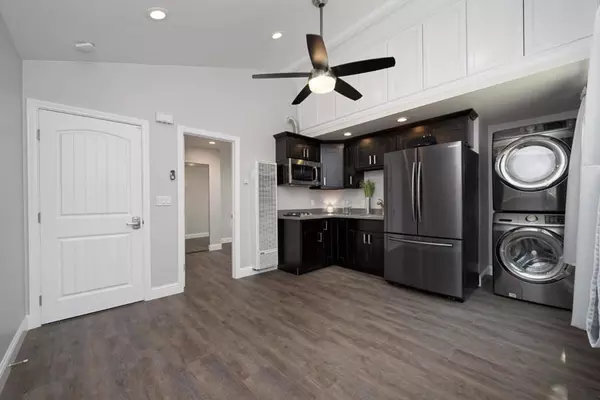 Los Altos Hills, CA 94022,Address not disclosed