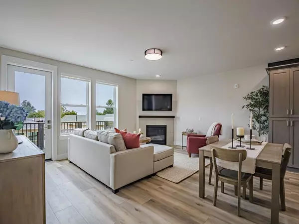 131 Aptos Village WAY #2, Aptos, CA 95003