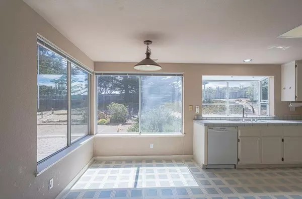 Marina, CA 93933,337 Quebrada Del Mar RD