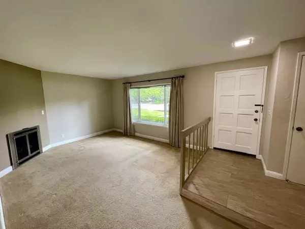 Mountain View, CA 94043,3 Comstock Queen CT