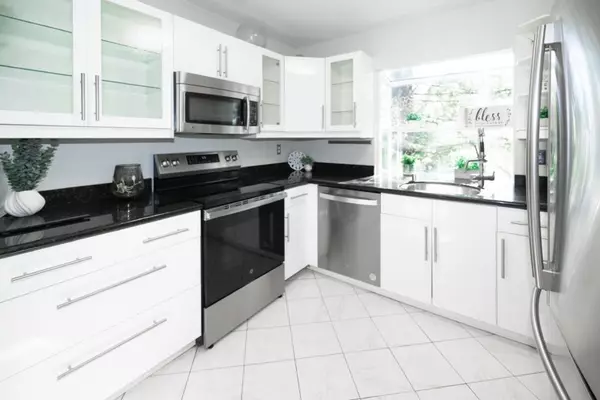 Oakland, CA 94605,700 Canyon Oaks DR #H