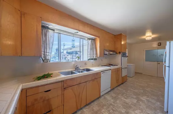 Marina, CA 93933,225 Carmel AVE