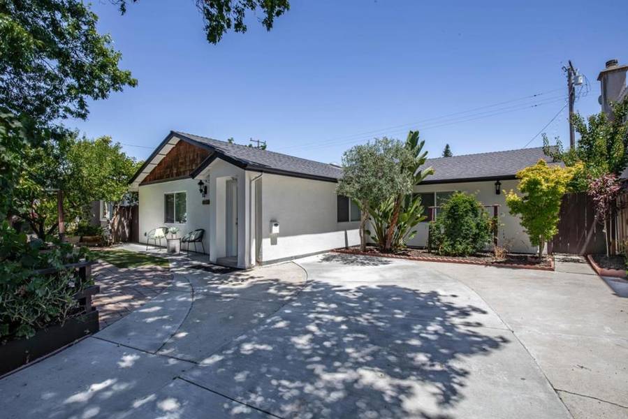 10250 Calvert DR, Cupertino, CA 95014