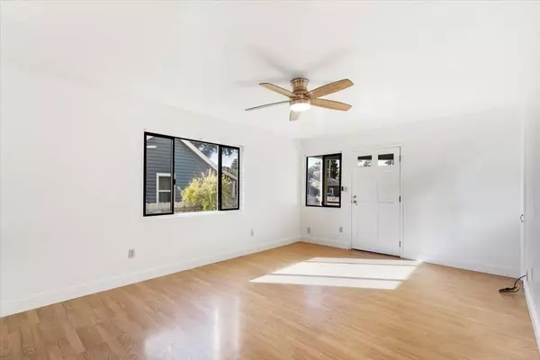 Capitola, CA 95010,522 Oak DR