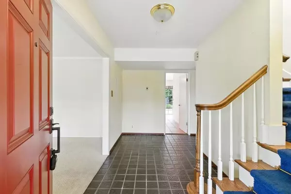 Burlingame, CA 94010,1675 Escalante WAY