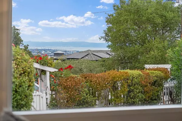 Redwood City, CA 94062,440 Lakeview WAY