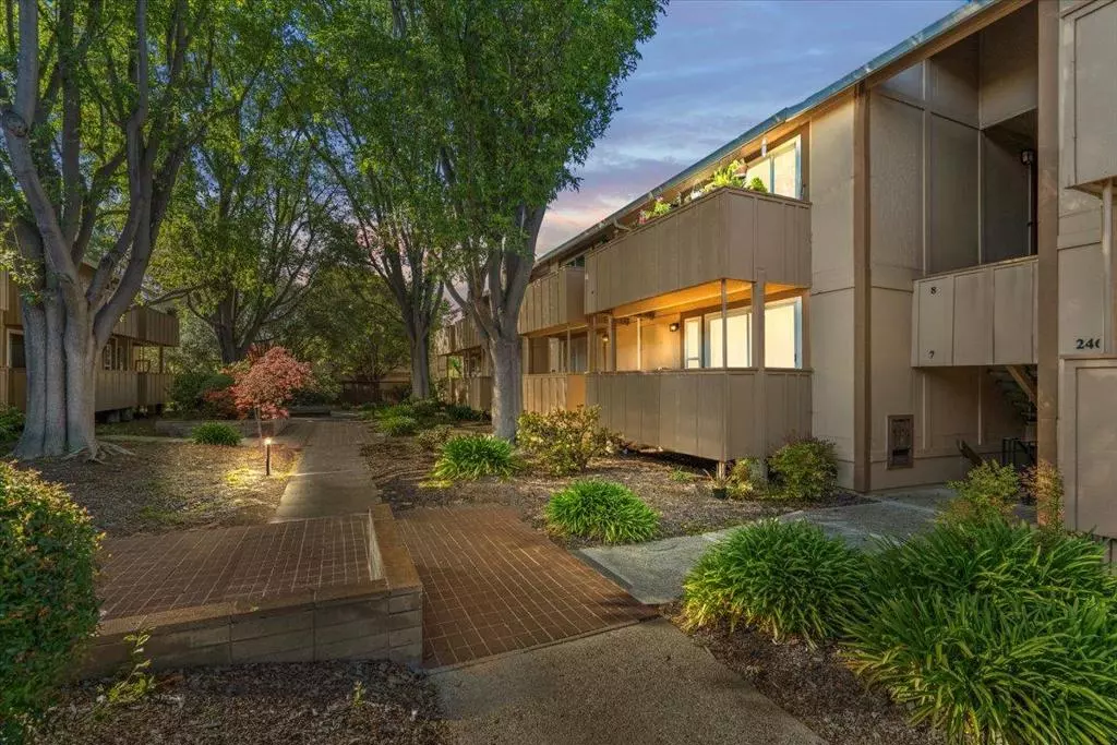 Palo Alto, CA 94303,2466 W Bayshore RD #5