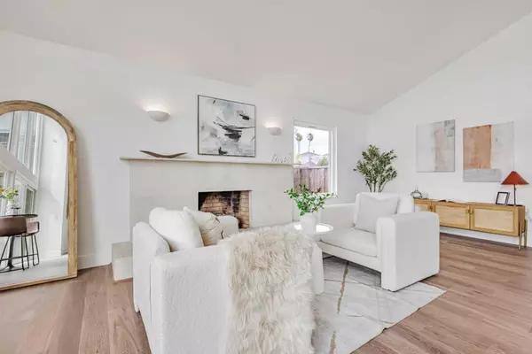 Foster City, CA 94404,221 Shearwater