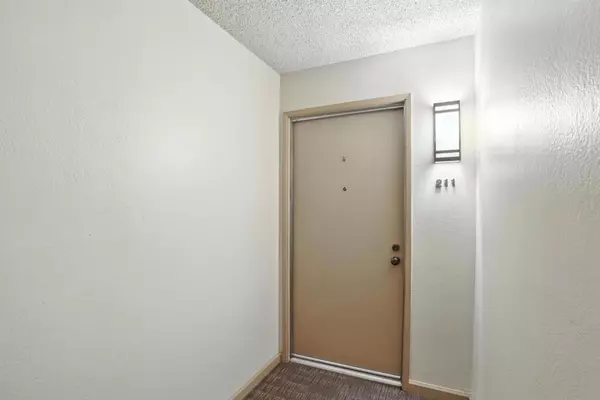 Foster City, CA 94404,1171 Compass LN #211