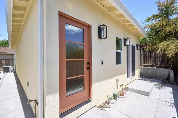 Milpitas, CA 95035,470 Holly WAY