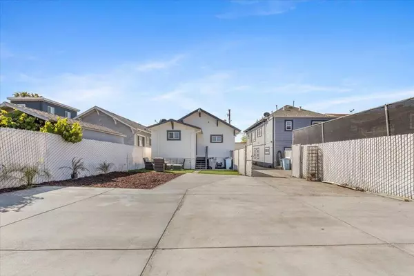 Berkeley, CA 94702,1237 Ashby AVE