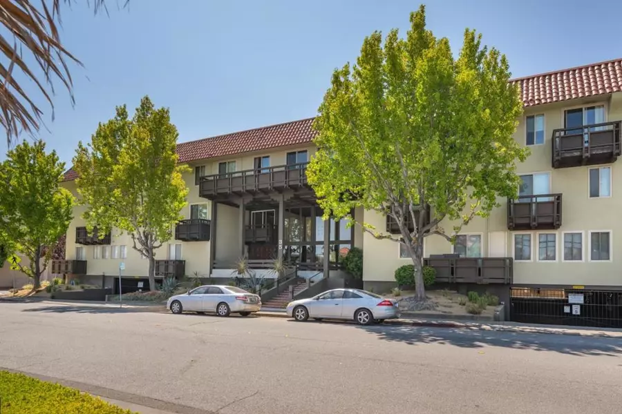 35 28th AVE #106B, San Mateo, CA 94403