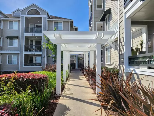 East Palo Alto, CA 94303,1982 W Bayshore RD #214