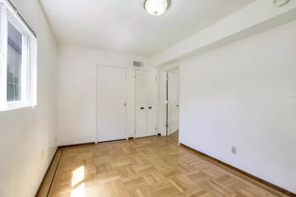 Daly City, CA 94015,21 Wembley DR