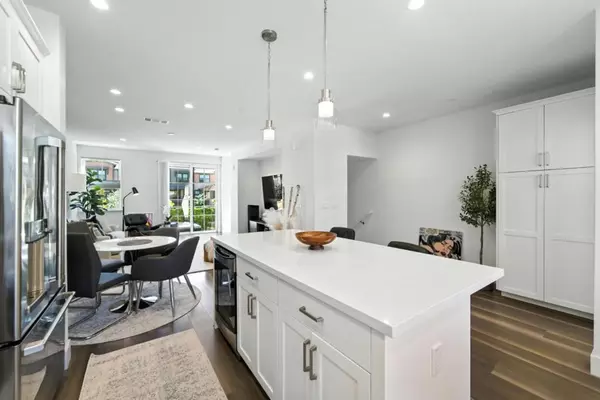 Mountain View, CA 94043,2016 Thea CIR