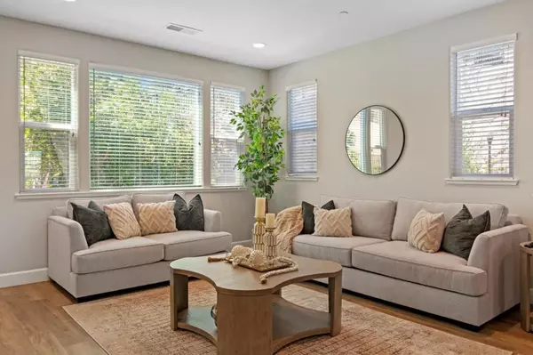 Martinez, CA 94553,901 Tierney PL