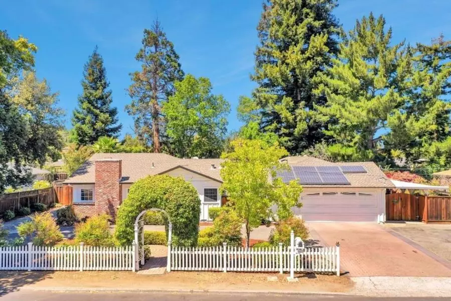 667 Cuesta DR, Los Altos, CA 94024