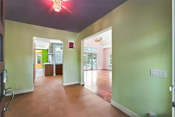 Palo Alto, CA 94303,881 Northampton DR