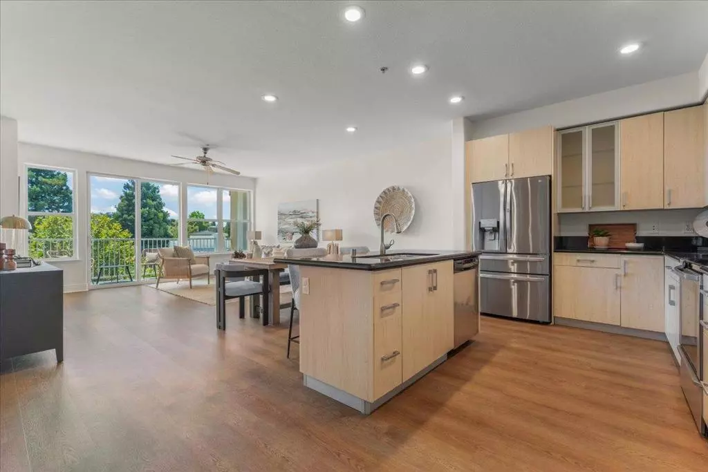 Santa Cruz, CA 95060,2030 N Pacific AVE #329