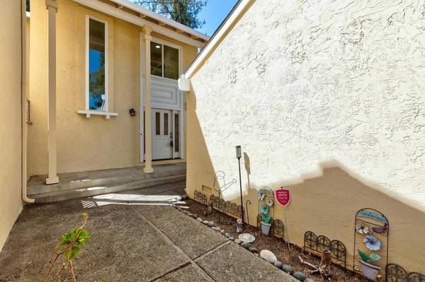 San Jose, CA 95129,1005 Tulipan DR