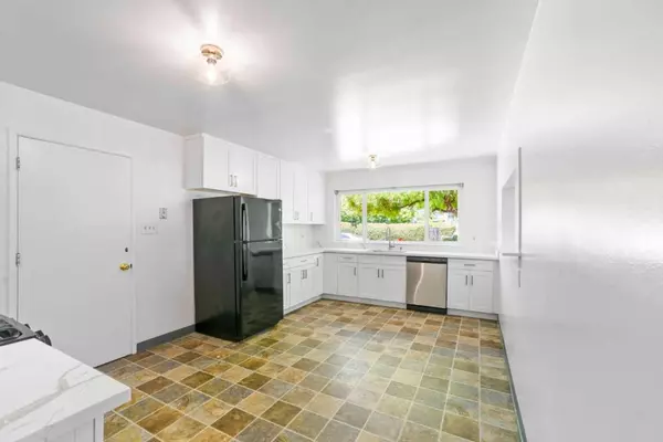 San Mateo, CA 94402,1002 S Delaware ST