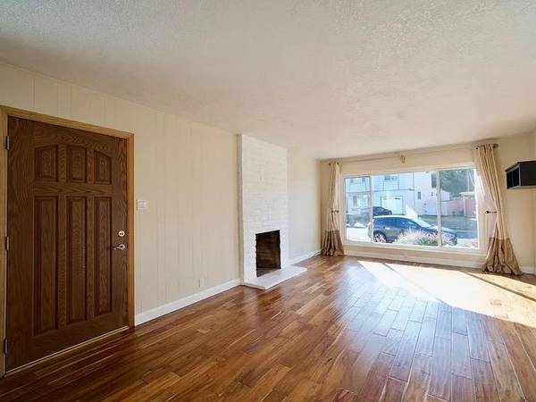 Pacifica, CA 94044,621 Forest Lake DR