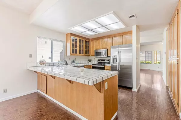 Newark, CA 94560,39737 Potrero DR