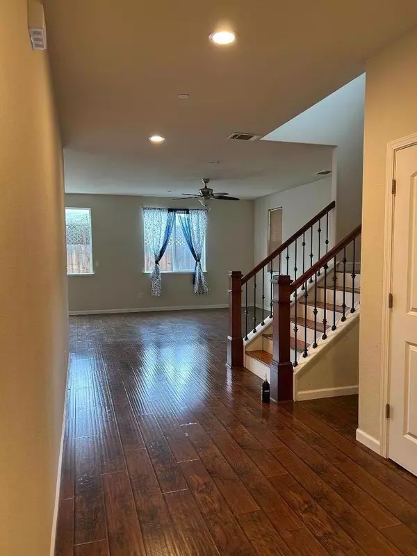 Hollister, CA 95023,291 Slate AVE