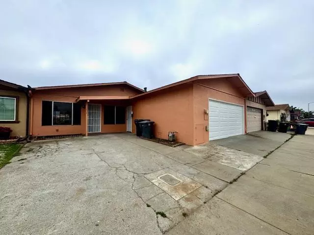 Salinas, CA 93906,634 Yreka DR