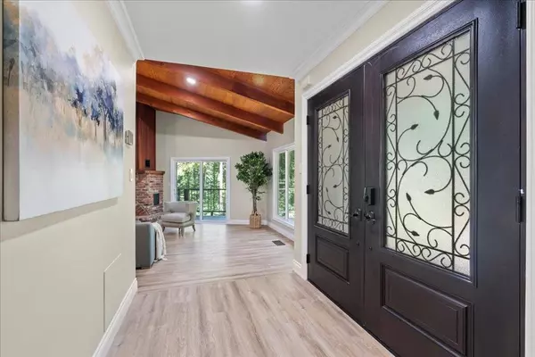 Los Gatos, CA 95033,230 Burrell CT