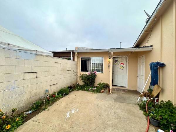 Salinas, CA 93906,607 Calaveras DR