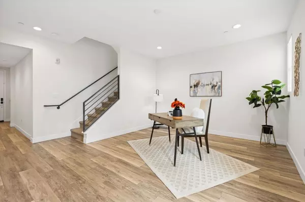 Oakland, CA 94607,1307 Pullman WAY