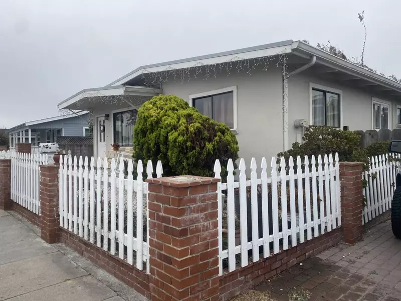 1889 Noche Buena ST, Seaside, CA 93955