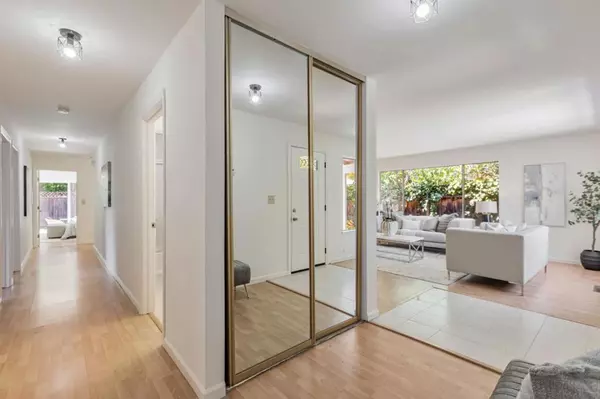 Palo Alto, CA 94306,3210 South CT