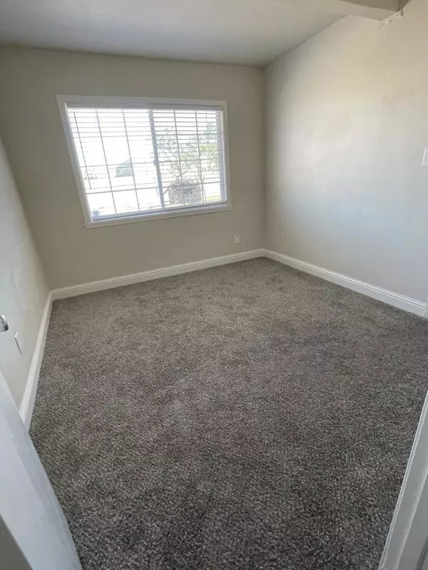 Sacramento, CA 95824,5879 Kelly WAY