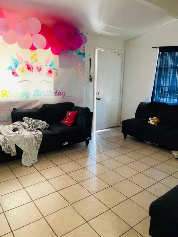 Sacramento, CA 95838,2224 Roanoke AVE