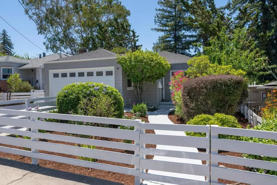 9 INNER CIR, Redwood City, CA 94062