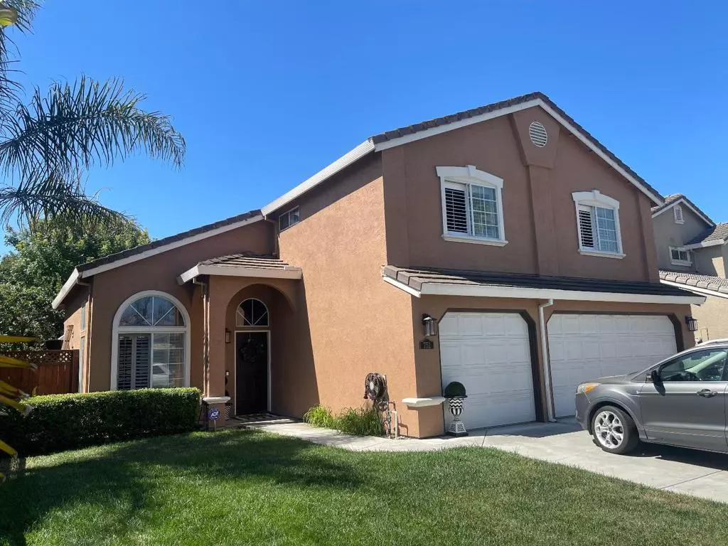 Hollister, CA 95023,751 La Baig DR