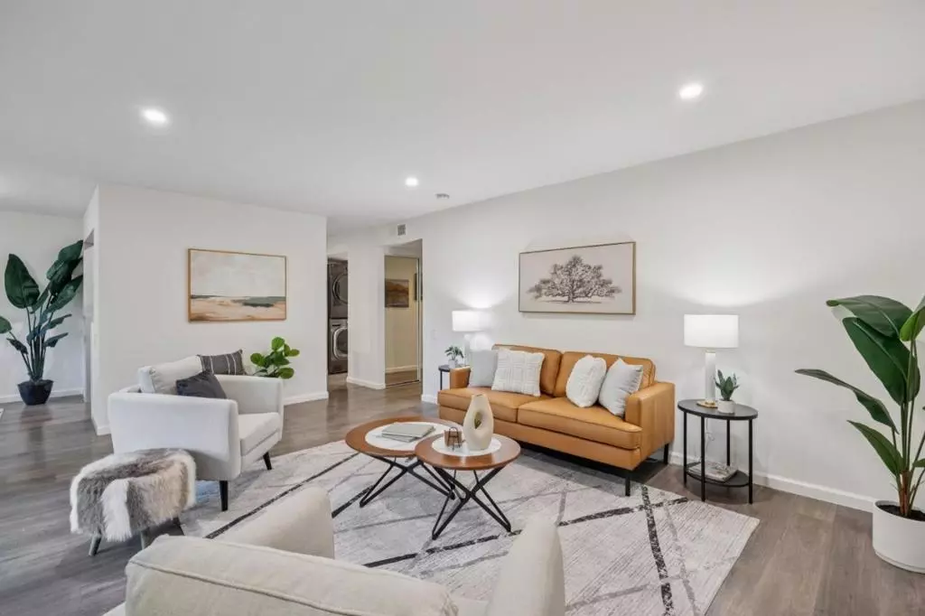 San Carlos, CA 94070,3350 La Mesa DR #4