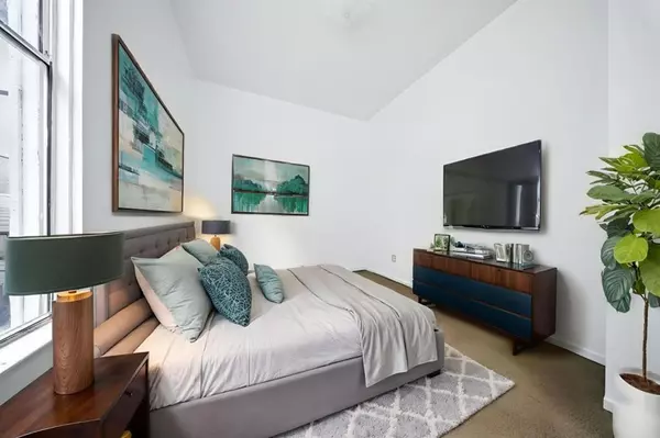 Oakland, CA 94607,943 26th ST