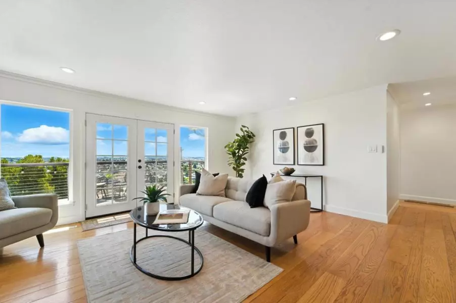 8730 Burr ST, Oakland, CA 94605