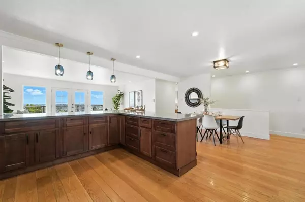 Oakland, CA 94605,8730 Burr ST