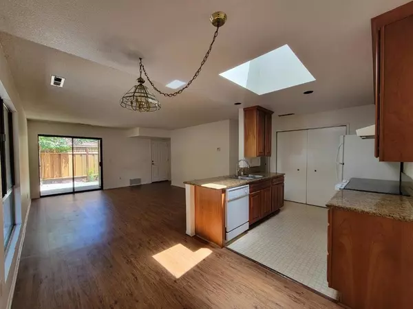 Santa Cruz, CA 95060,141 Peach TER