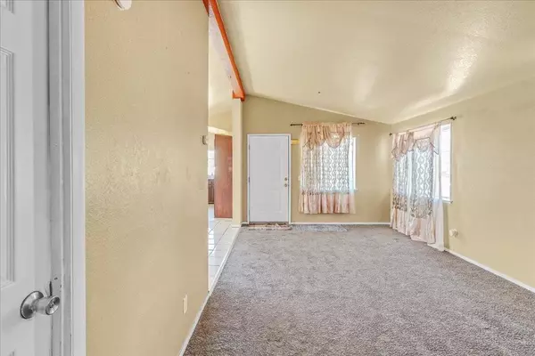 Salinas, CA 93905,704 Garner AVE #3