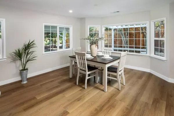 Los Altos, CA 94022,706 University AVE